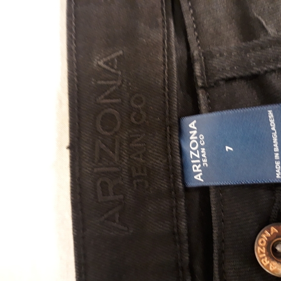 Arizona black jean shorts size 7 **2/$15** - Picture 4 of 4